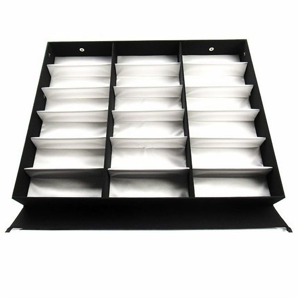 Organizer met 24 vakken voor sieraden of accessoires, gemaakt van zwart en wit materiaal voor nette opslag.