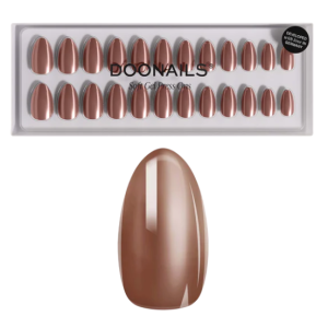 Alt-tekst: Set van DOONAILS zachte gel nagels in een luxe bruine tint, ideaal voor een snelle en stijlvolle manicure.