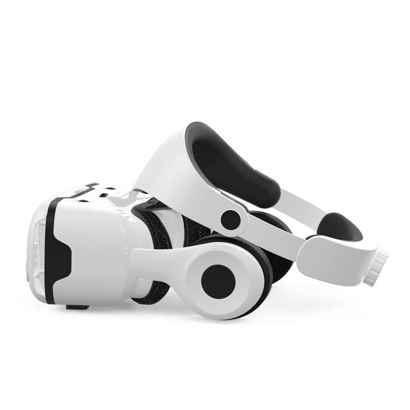 Witte VR-headset met comfortabele hoofdband en verstelbare oorschelpen voor meeslepende virtual reality-ervaringen.