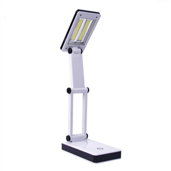Moderne witte LED-bureaulamp met verstelbare arm en energiezuinige verlichting, perfect voor werk- en studeerplekken.