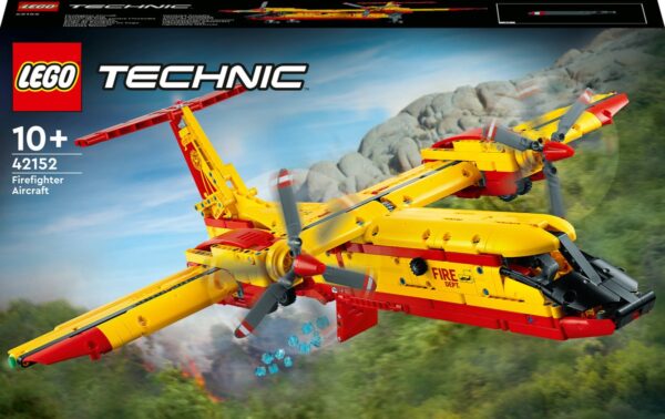 LEGO Technic brandweer vliegtuig modelnummer 42152 in kleurrijke omgeving, geschikt voor bouwers vanaf 10 jaar.