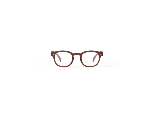 Bruine ronde bril met doorzichtige glazen, minimalistisch ontwerp op witte achtergrond.