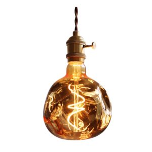 Vintage gloeilamp met spiraalvormige gloeidraad en goudkleurig armatuur, geïsoleerd tegen een witte achtergrond.
