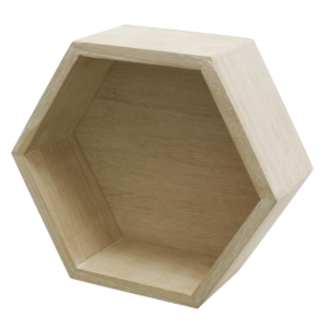 Houten zeshoekige wandplank voor moderne inrichting en opslag. Stijlvolle decoratieve oplossing voor thuis of kantoor.