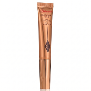 Charlotte Tilbury Hollywood Beauty Light Wand, een easy highlighter in een stijlvolle verpakking voor stralende huid.