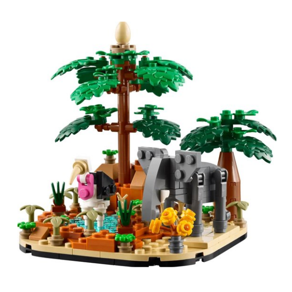 LEGO-safari-set met palmbomen, een olifant en een vogel bij een waterbron, kleurrijk en creatief speelontwerp.