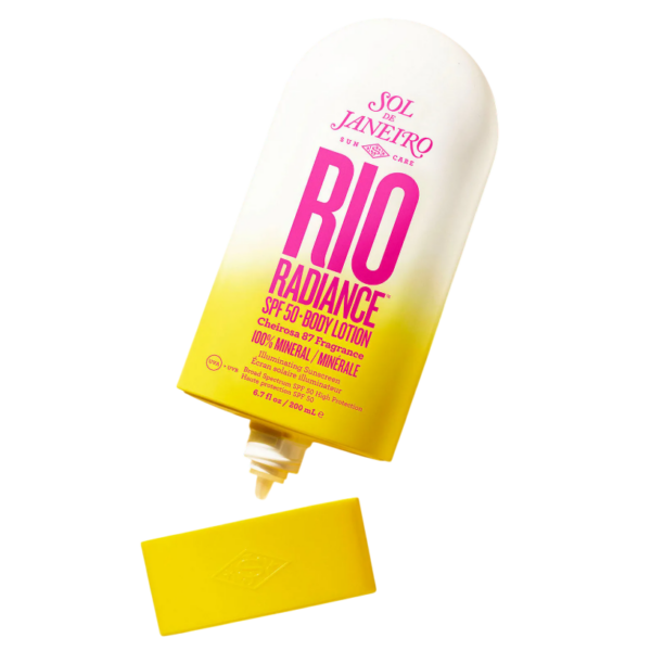 Sol de Janeiro Rio Radiance SPF 50 bodylotion met Cheirosa geur, mineraal, 200 ml fles geopend, gele dop opzij.