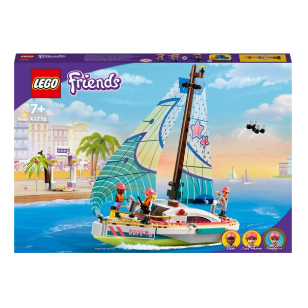 LEGO Friends zeilboot set 41716 op een zonnige oceaan met mini-figuren, geschikt voor kinderen vanaf 7 jaar.
