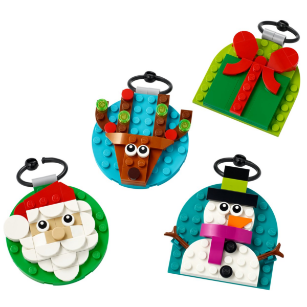 Lego kerstornamenten: sneeuwpop, rendier, cadeau en kerstman voor feestelijke decoratie.