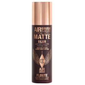 Matte airbrush setting spray, bronzen fles, voor een langdurige, gladde afwerking van make-up.