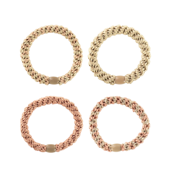 Vier elastische haarelastieken in beige en roze tinten, ideaal voor verschillende haarstijlen.