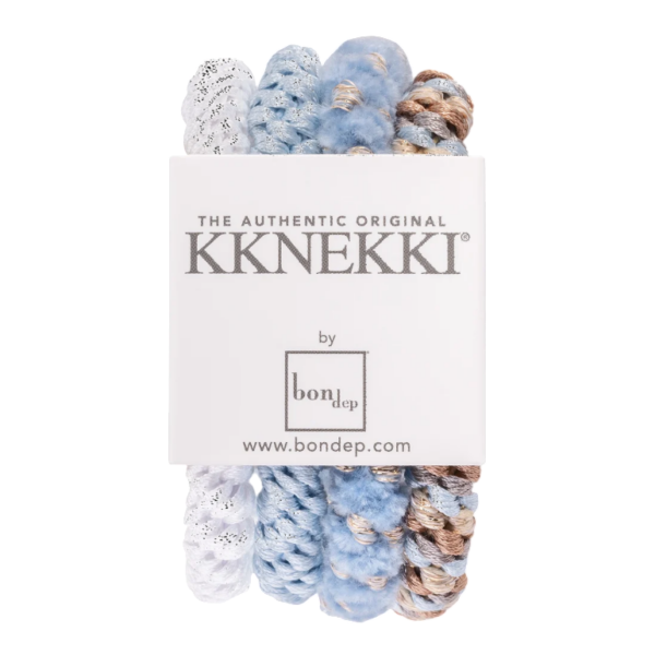 KKNEKKI elastische haarelastieken in diverse blauwtinten en patronen, verpakt in een stijlvolle display van Bon Dep.