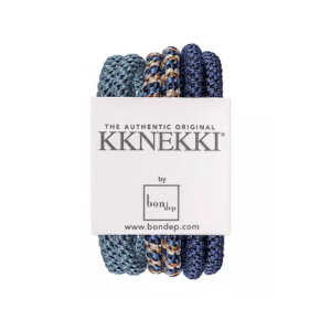 KKNEKKI haarelastieken in blauw- en bruintinten, verpakt met merklabel. Geschikt voor stevige, stijlvolle hairdo's.