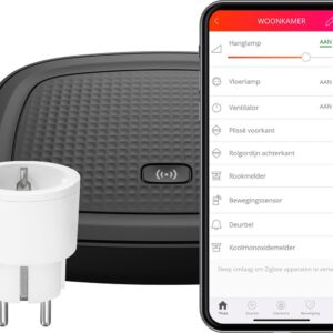 Slimme plug, hub en smartphone-app voor thuisautomatisering in de woonkamer: beheer lampen en sensoren moeiteloos.