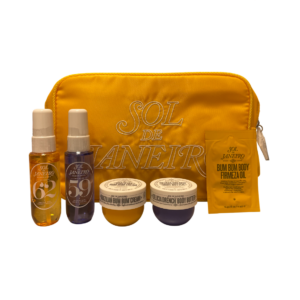 Sol de Janeiro reisset met Bum Bum Cream, body butter, olie en spray in een gele tas. Perfect voor onderweg en thuisverzorging.
