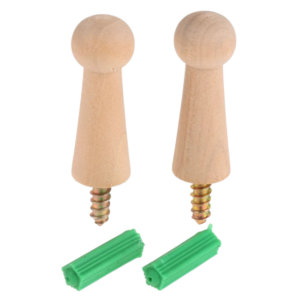 Houten kapstokhaken met schroeven en groene pluggen, geschikt voor muurmontage.