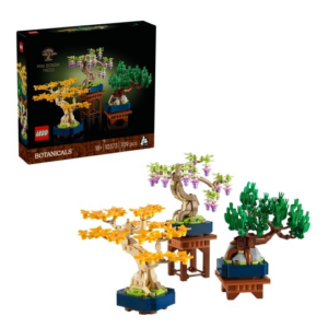 LEGO botanische mini bonsai boomset met herfstbladeren en paarse bloesem, doos en drie modellen.
