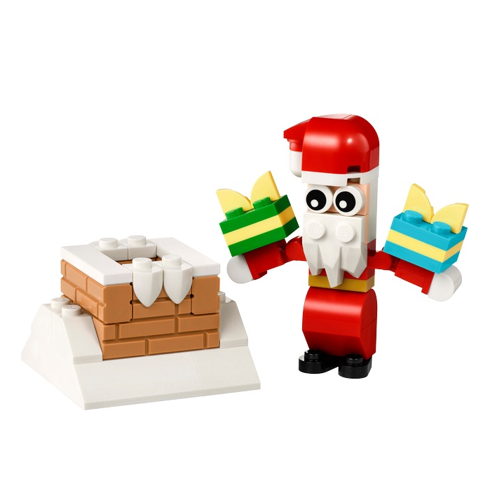 LEGO kerstman met cadeaus naast schoorsteen. Festieve decoratie voor de feestdagen.