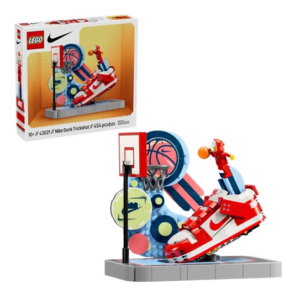 LEGO Nike Dunk Trickshot set met basketbalthema, rood-wit, 10+, 454 stuks, met schoenen- en basketbalbeeld.