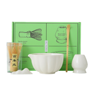 Matcha set met bamboeklopper, kom en lepel voor traditionele thee ceremonie, perfect voor matcha liefhebbers.