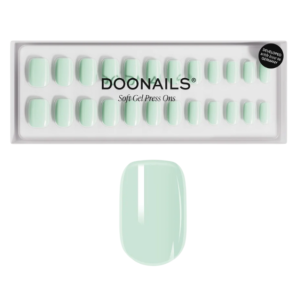 Alt-tekst: Doonails soft gel press ons in mintgroene kleur, ideaal voor een snelle en trendy nagelstylin.
