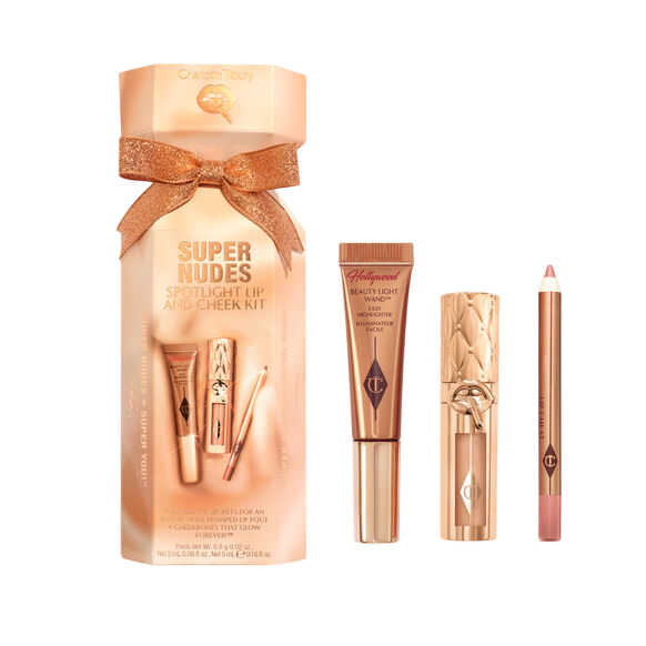 Charlotte Tilbury Super Nudes kit met lippenstift, lipgloss, highlighter en lipliner in luxe verpakking.