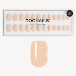 Alt-tekst: Doonails soft gel press ons nagels in een stijlvolle nude tint, ideaal voor een snelle en mooie manicure.