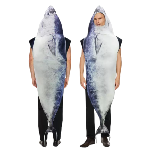 Twee mannen in kostuums die lijken op grote vissen, perfect voor een feest of evenement met een grappig thema.