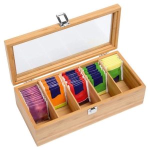 Houten theedoos met verschillende soorten theezakjes, perfect voor georganiseerd thee-plezier.