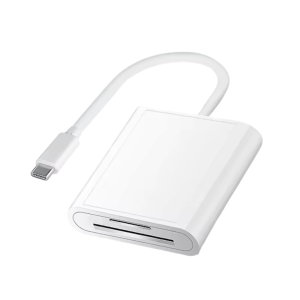 Alt-tekst: Wit USB-C kaartlezer voor efficiënt dataoverdracht van SD en micro SD kaarten naar apparaten.