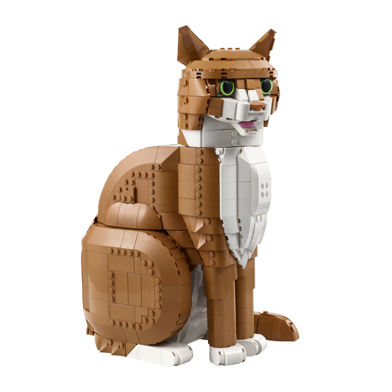 Alt-tekst: Lego-kat in bruin en wit, zittend met groene ogen en een speelse uitstraling, perfect voor dierenliefhebbers.